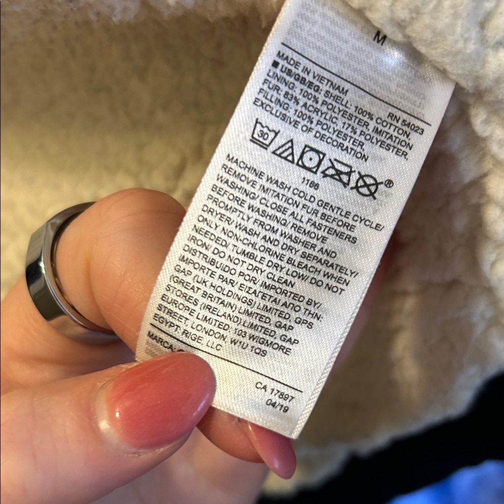 GAP Black and White Fleece Jacket - Picture 5 of 5